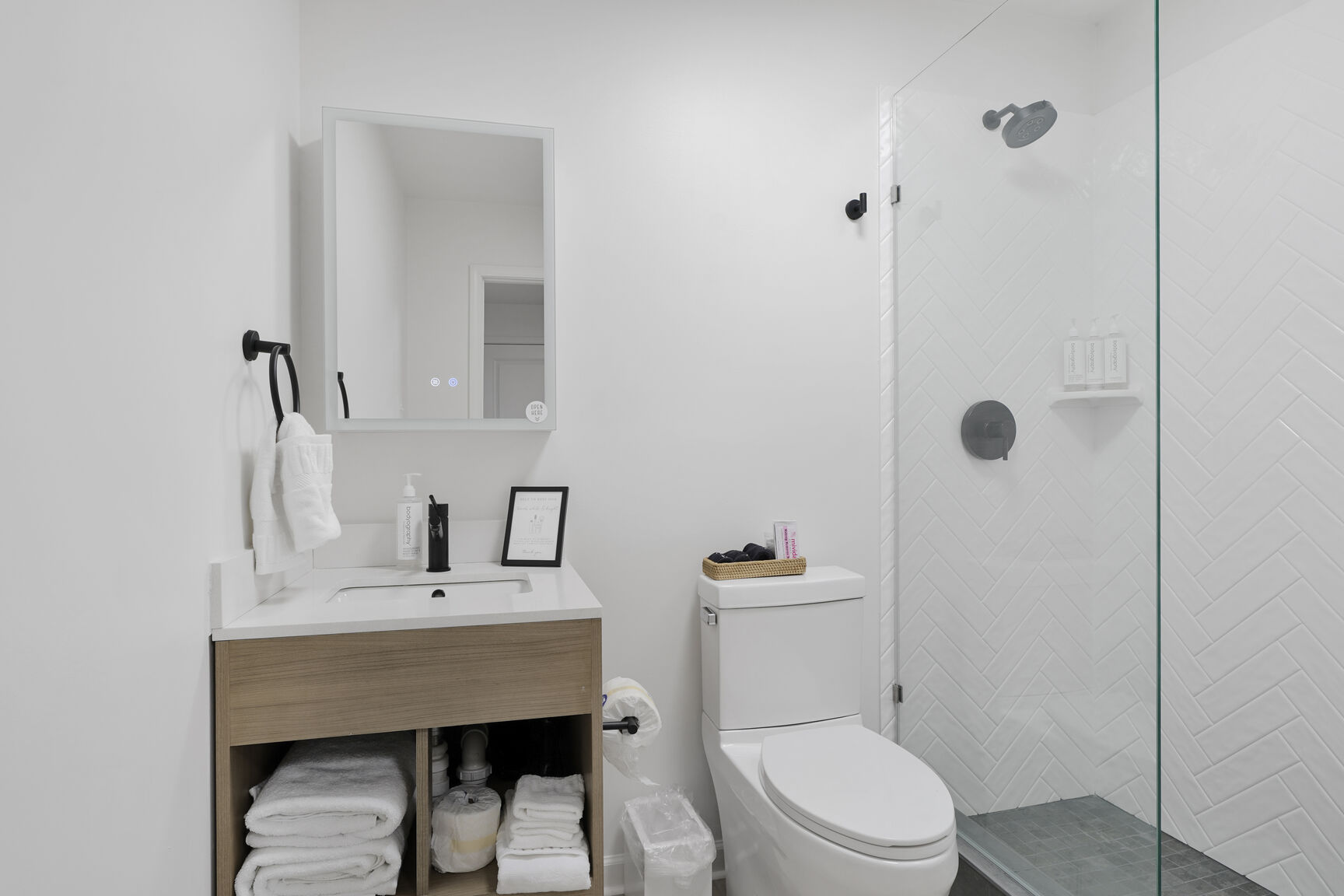 Photo of Bathroom in Redamo Hotel